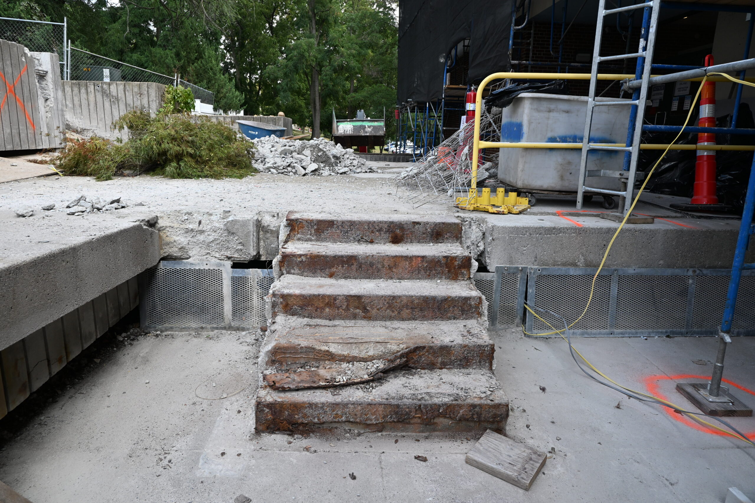 Picture of stairs leading from walkway along Summer St to Plaza in process of demolition